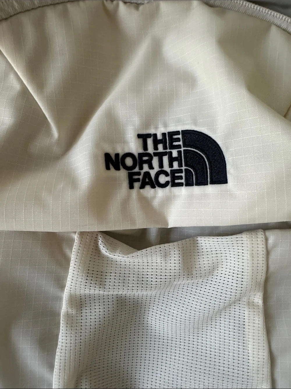 The North Face-Women’s Recon Backpack-Gardenia White/TNF Black
